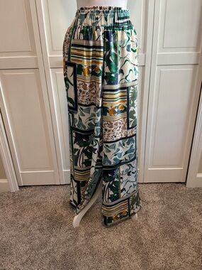 Chico's Floral Print Pull-On Straight Leg Pants in Green, Navy & Cream